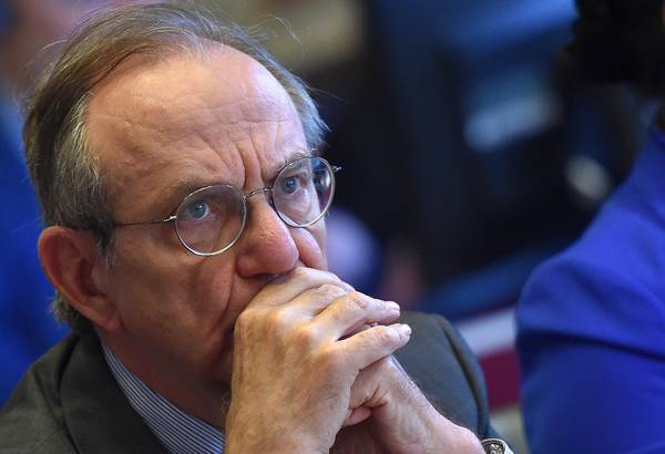 Padoan, verso crescita Eurozona sotto 0,8% in 2014